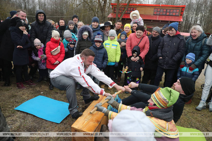Баба-Яга і бліны на рыдлёўцы. Як у Гродне прайшлі провады зімы Баба-Яга і бліны на рыдлёўцы. Як у Гродне прайшлі провады зімы