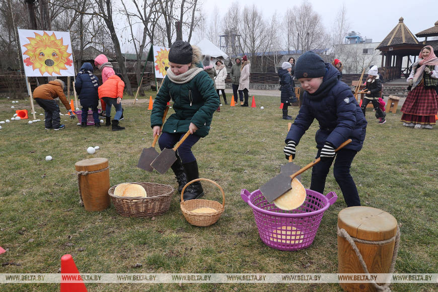 Баба-Яга і бліны на рыдлёўцы. Як у Гродне прайшлі провады зімы Баба-Яга і бліны на рыдлёўцы. Як у Гродне прайшлі провады зімы