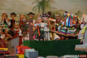 Навошта ў касцёле 150 лялек. Як у Гродне стварылі самую вялікую рухомую батлейку рухомая батлейка, касцёл на Дзевятоўцы