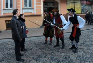 У Гродне з'явілася лялька-мулатка, якая "запальвае" сваімі танцамі У Гродне з'явілася лялька-мулатка, якая "запальвае" сваімі танцамі