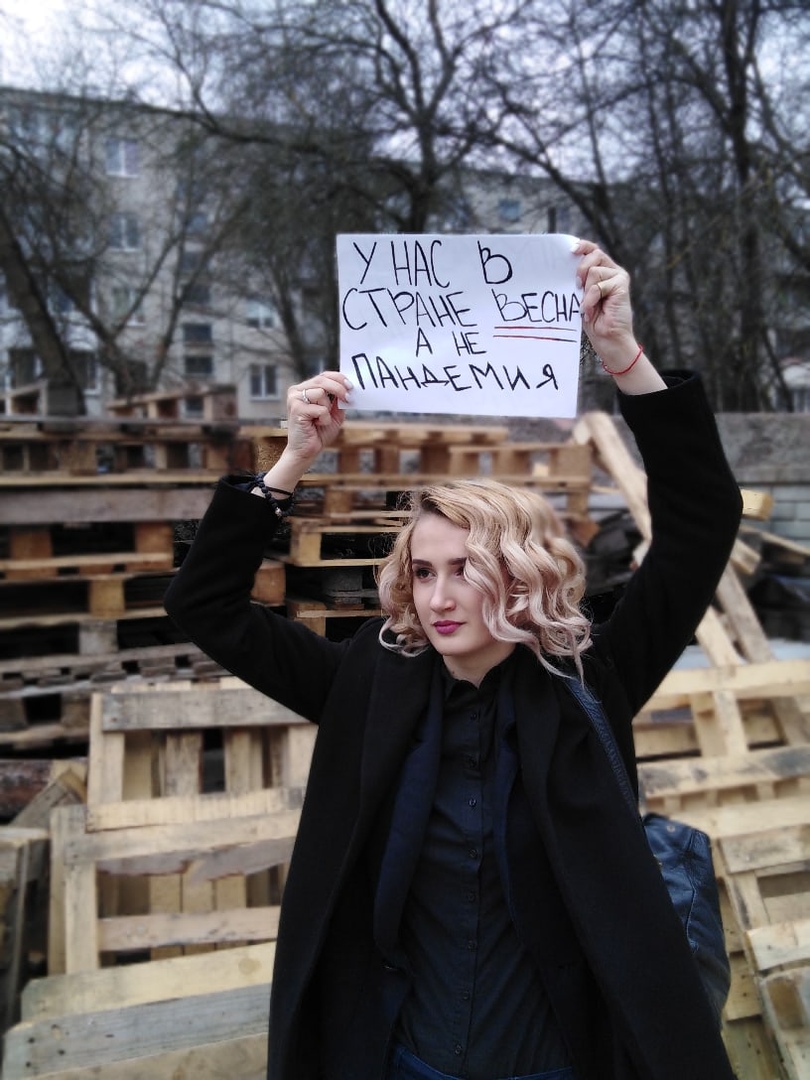 «Праца ўмацоўвае здароўе». У Гродне камуністка правяла антыкаранавірусную акцыю «Праца ўмацоўвае здароўе». У Гродне камуністка правяла антыкаранавірусную акцыю