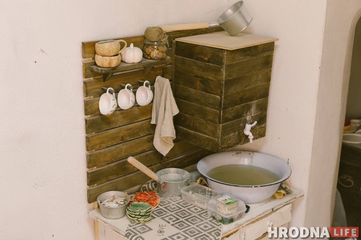 «Прамяняла белы халат на бруд». Гродзененка сышла з медыцыны, каб ляпіць гліняны посуд