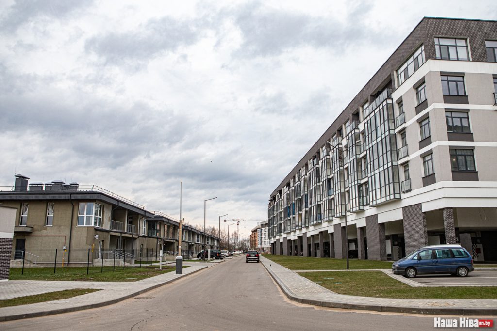 Дом з кватэрамі Шапіры справа, фота Надзеі Бужан