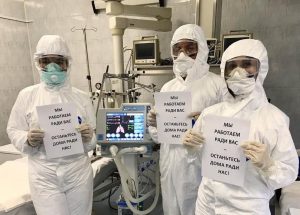 Мінздароўя просіць пажылых заставацца дома, усіх — трымаць дыстанцыю паўтара метра