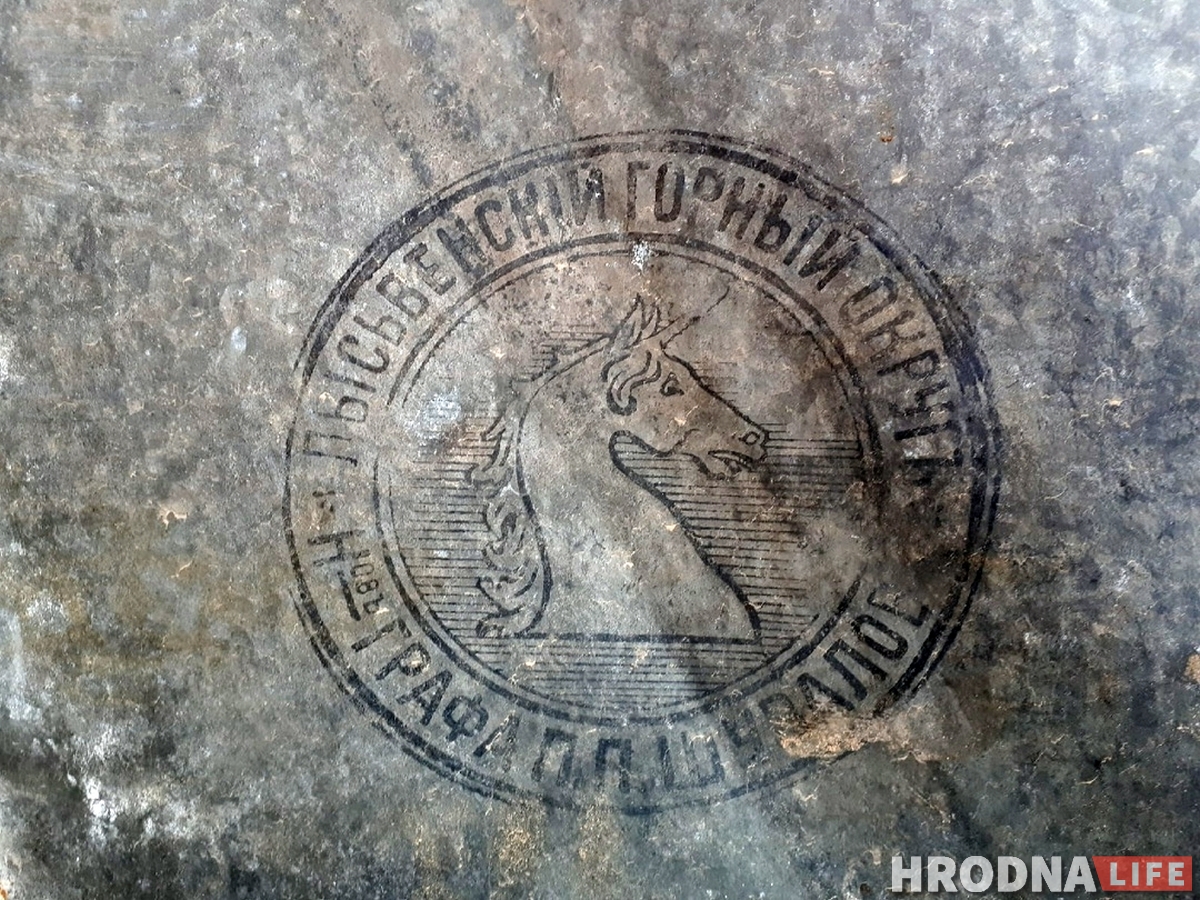 Такім жалезам пакрывалі Нотр-Дам: на даху дома ў Гродне знайшлі старадаўняе таўро Такім жалезам пакрывалі Нотр-Дам: на даху дома ў Гродне знайшлі старадаўняе таўро