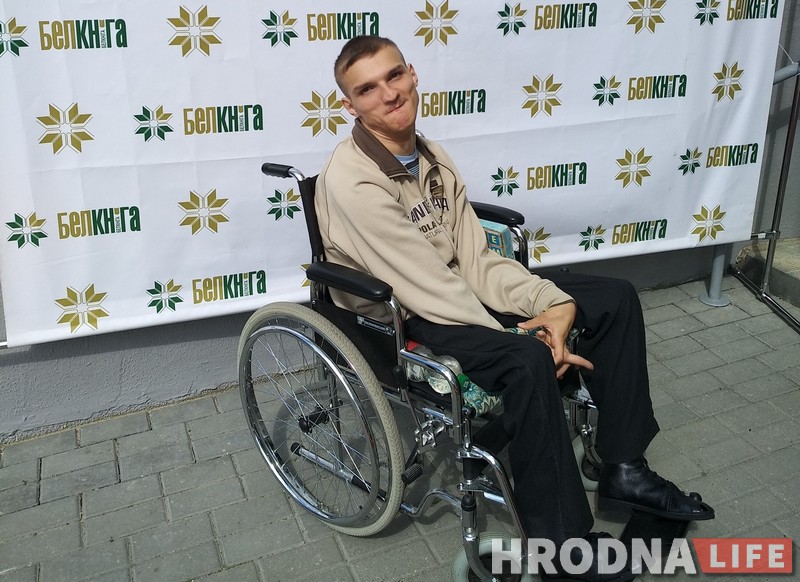 Написал 5 книг и завел 1000 друзей. История Максима, который провел в изоляции 25 лет