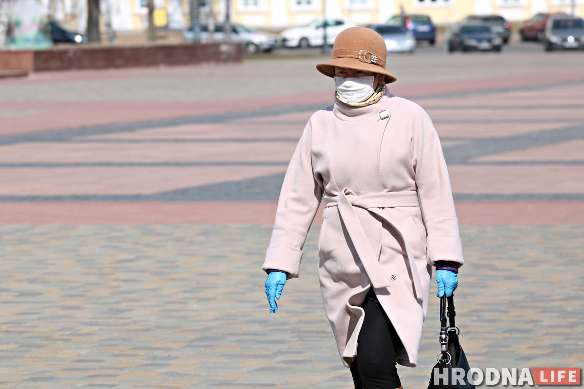 ФОТА: На вуліцах Гродна з'явілася шмат людзей у масках ФОТА: На вуліцах Гродна з'явілася шмат людзей у масках