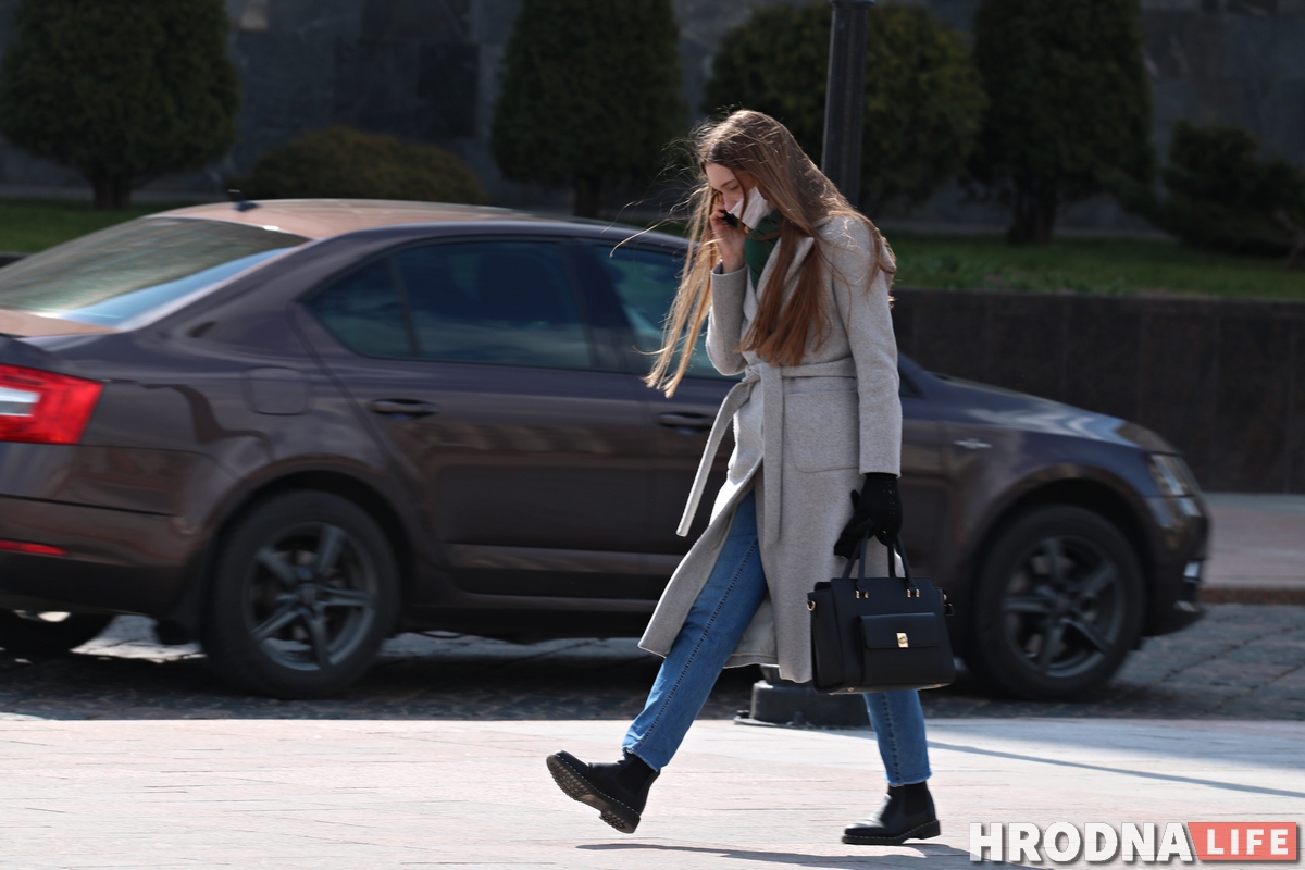 ФОТА: На вуліцах Гродна з'явілася шмат людзей у масках ФОТА: На вуліцах Гродна з'явілася шмат людзей у масках