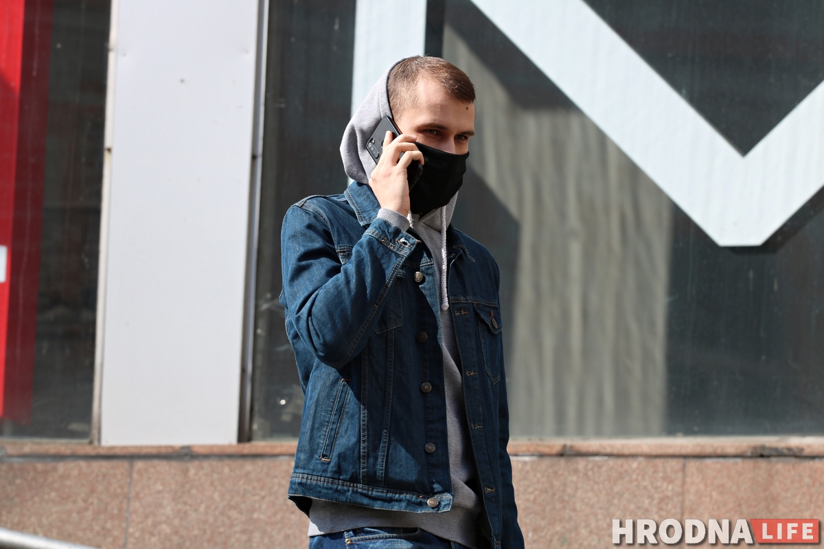 ФОТА: На вуліцах Гродна з'явілася шмат людзей у масках ФОТА: На вуліцах Гродна з'явілася шмат людзей у масках