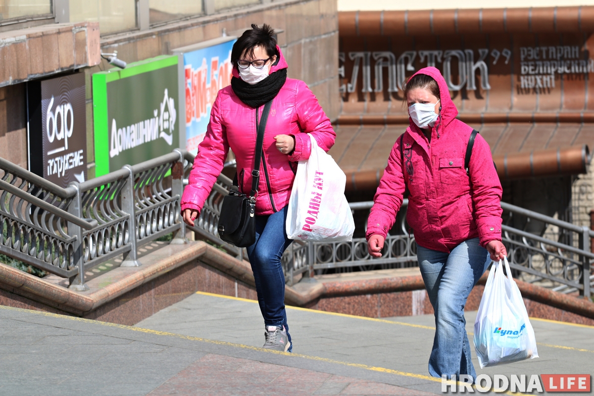 ФОТА: На вуліцах Гродна з'явілася шмат людзей у масках ФОТА: На вуліцах Гродна з'явілася шмат людзей у масках