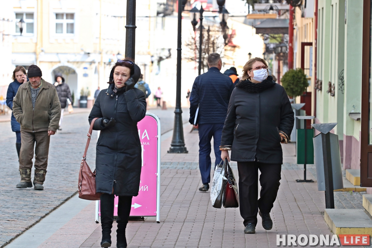 ФОТА: На вуліцах Гродна з'явілася шмат людзей у масках ФОТА: На вуліцах Гродна з'явілася шмат людзей у масках