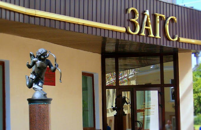 «Адзначым вяселле на лоджыі». Як бяруць шлюб гродзенцы падчас каранавіруса