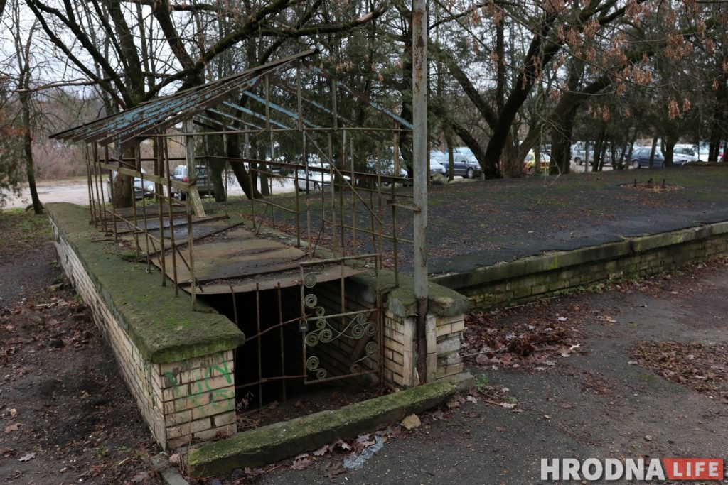 На Траецкай каля стаянкі знайшлі яўрэйскія мацэвы. Там былі вялікія могілкі