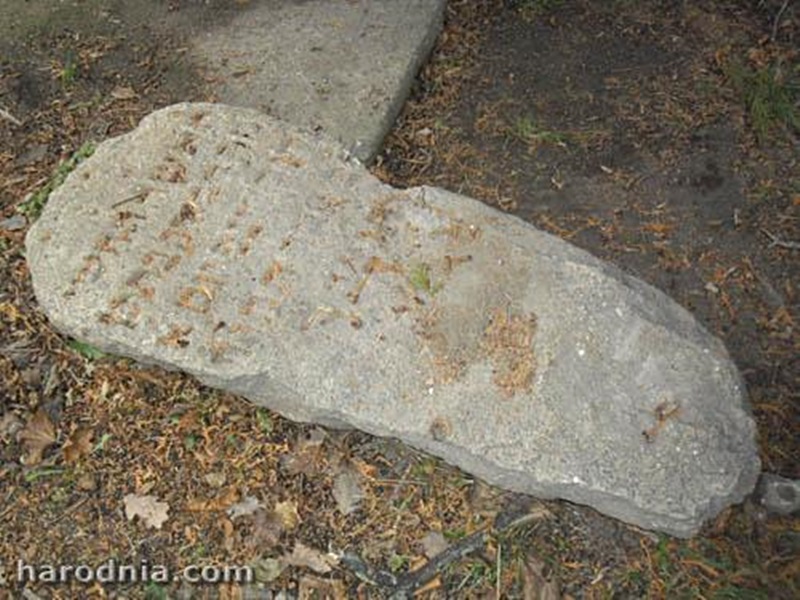 На Траецкай каля стаянкі знайшлі яўрэйскія мацэвы. Там былі вялікія могілкі