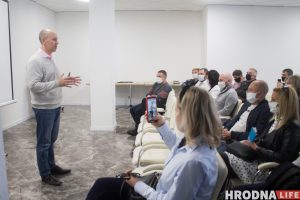 «Ці ёсць козыр у рукаве? Ёсць!» Валерый Цапкала казаў у Гродне пра каранавірус, фальсіфікацыі і адносіны з Расіяй валерий цепкало выборы