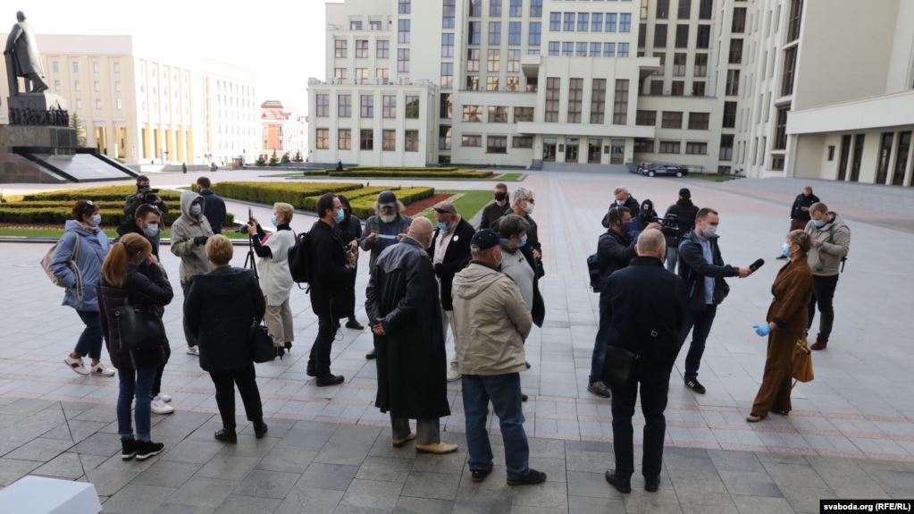 Сродкі засцярогі і стаўка на пікеты. Як вылучэнцы ў прэзыдэнты будуць збіраць подпісы ва ўмовах пандэміі Сродкі засцярогі і стаўка на пікеты. Як вылучэнцы ў прэзыдэнты будуць збіраць подпісы ва ўмовах пандэміі