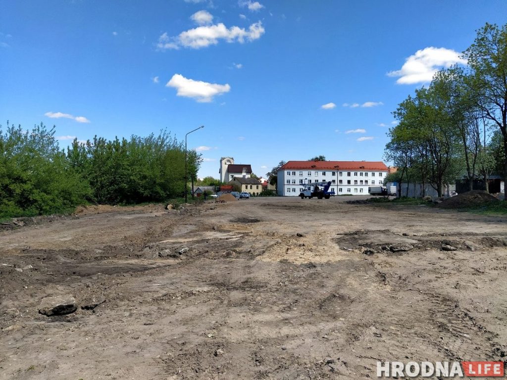 На Траецкай каля стаянкі знайшлі яўрэйскія мацэвы. Там былі вялікія могілкі