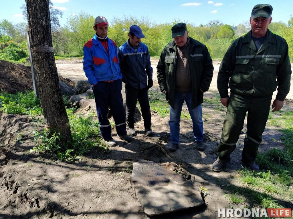 На Траецкай каля стаянкі знайшлі яўрэйскія мацэвы. Там былі вялікія могілкі