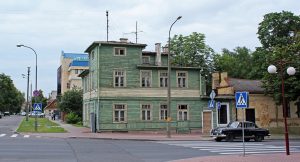 Чатыры дамы ў Новым свеце выстаўлены на аўкцыён. Што там можа з'явіцца? Чатыры дамы ў Новым свеце выстаўлены на аўкцыён. Што там можа з'явіцца?