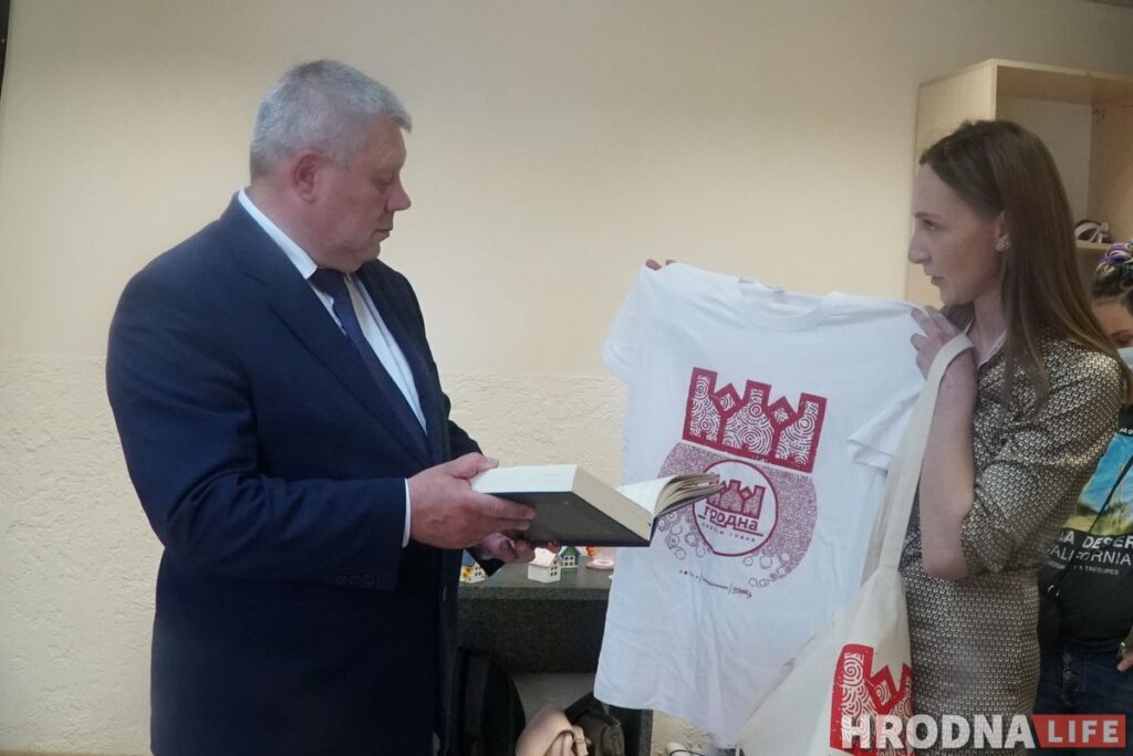 Мечыслаў Гой наведаў валанцёраў хоспіса. З марозівам і віншаваннямі