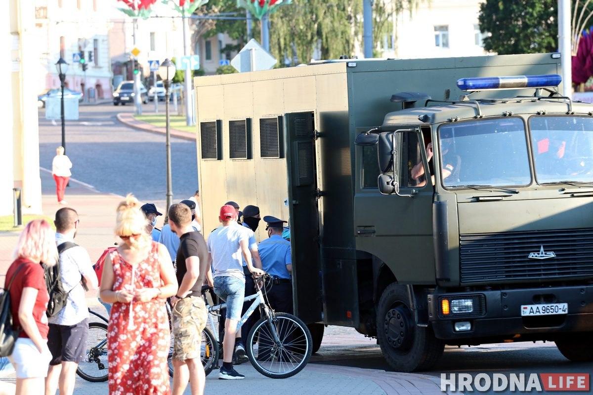У Гродне прайшла чарговая акцыя салідарнасці: некалькі чалавек затрымалі