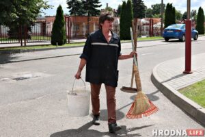 «Дворнік для творчага чалавека - праца добрая». Вулічны музыкант Аляксандр Зімін, - аб працы ў бальніцы Гродна з-за пандэміі