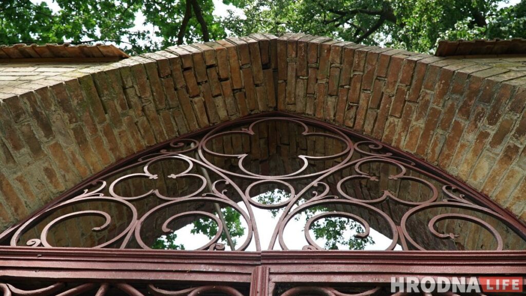 Палац у лясных джунглях,  пешы мост і кавалачак Вестфаліі ў Беларусі: падарожжа на 12 цікавостак за 1 дзень