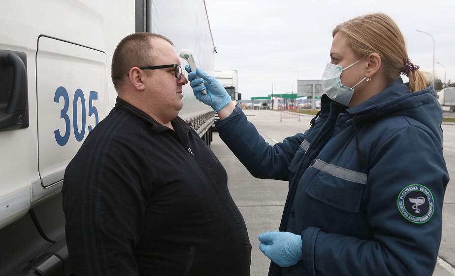 В Беларуси 970 новых случаев коронавируса за сутки. Что происходит в соседних странах