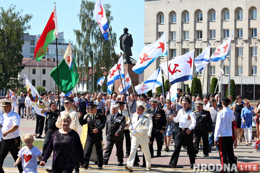 «Калі трэба, мы выйдзем». Пра што гаварылі маракі ў дзень ВМФ у Гродне «Калі трэба, мы выйдзем». Пра што гаварылі маракі ў дзень ВМФ у Гродне