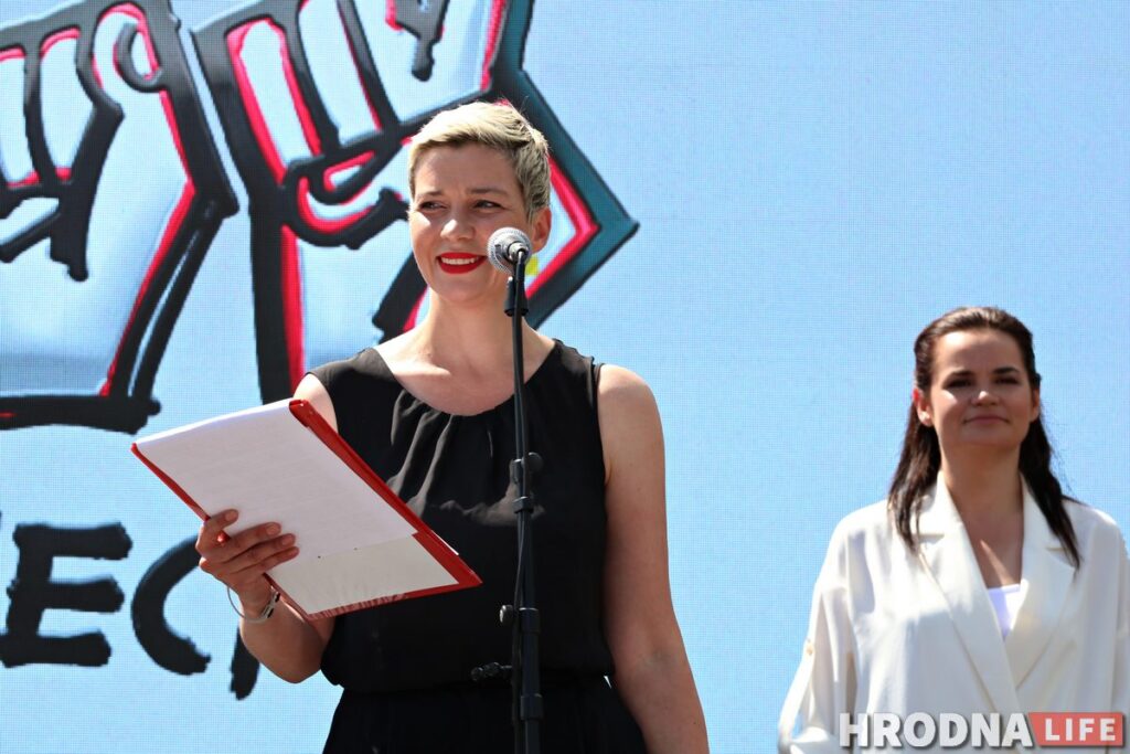 ФОТА: Амаль 10 тысяч гродзенцаў прыйшло на пікет Ціханоўскай у Гродне