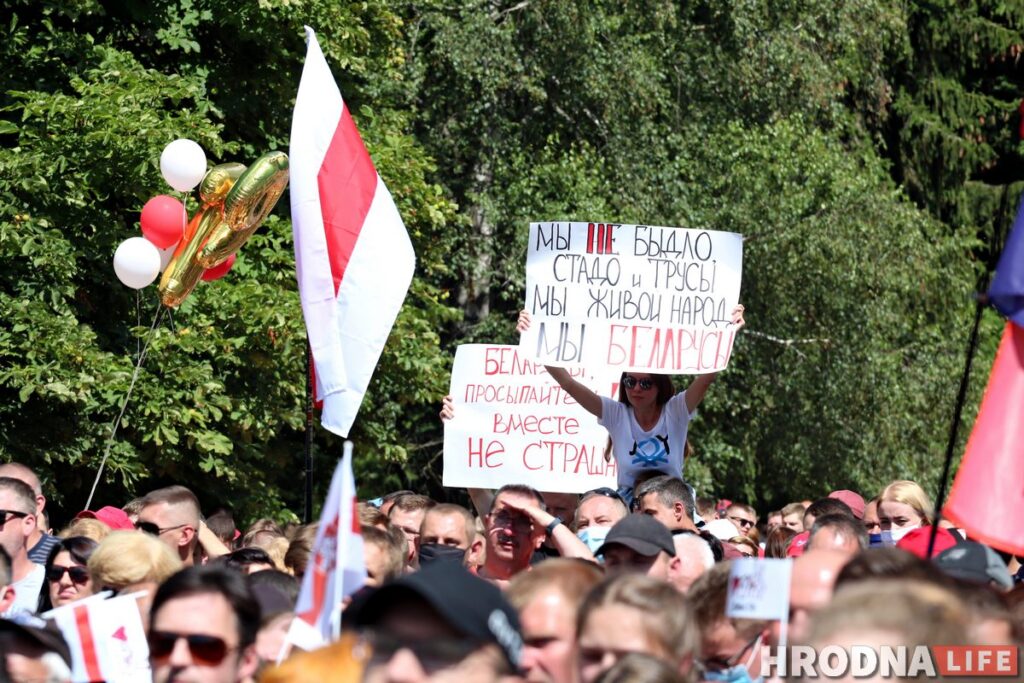 ФОТА: Амаль 10 тысяч гродзенцаў прыйшло на пікет Ціханоўскай у Гродне