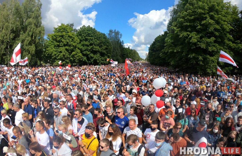 ФОТА: Амаль 10 тысяч гродзенцаў прыйшло на пікет Ціханоўскай у Гродне ФОТА: Амаль 10 тысяч гродзенцаў прыйшло на пікет Ціханоўскай у Гродне