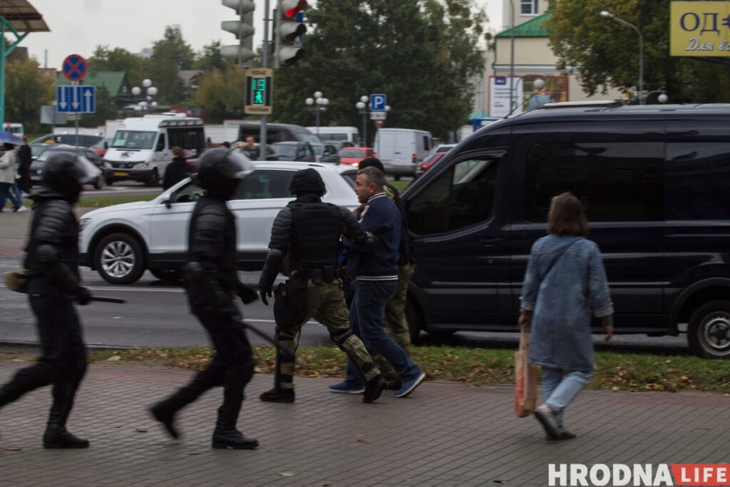 Газ и жесткие задержания. Акцию в Гродно разогнали через несколько минут Газ и жесткие задержания. Акцию в Гродно разогнали через несколько минут