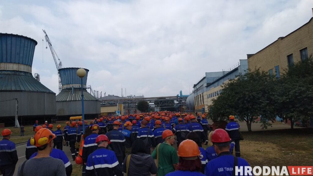 Работнікі цэха "Гродна Азот" рыхтуюцца да масавых звальненняў у знак салідарнасці з затрыманымі калегамі