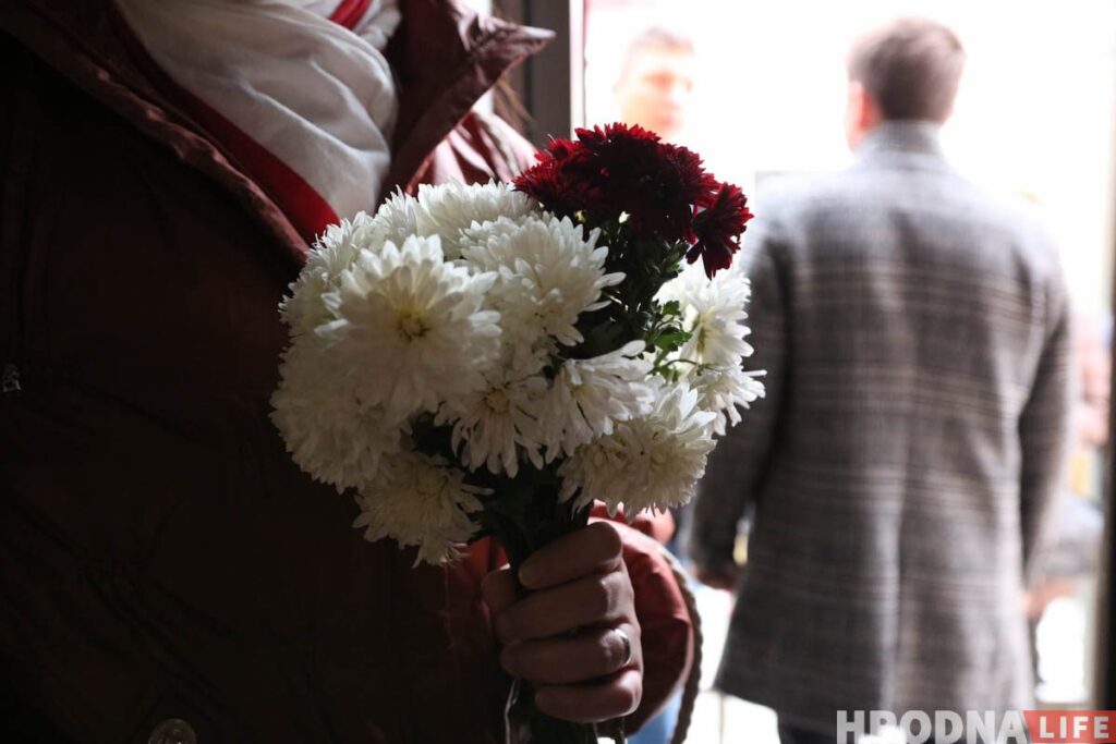 Цюлень, смаўжы і аўтазак. Акторы драмтэатра Гродна паказалі другі (не)спектакль