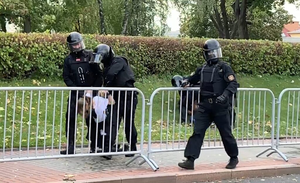 В Гродно во время ярмарки задержали минимум шесть человек. Среди них – 13-летняя девочка