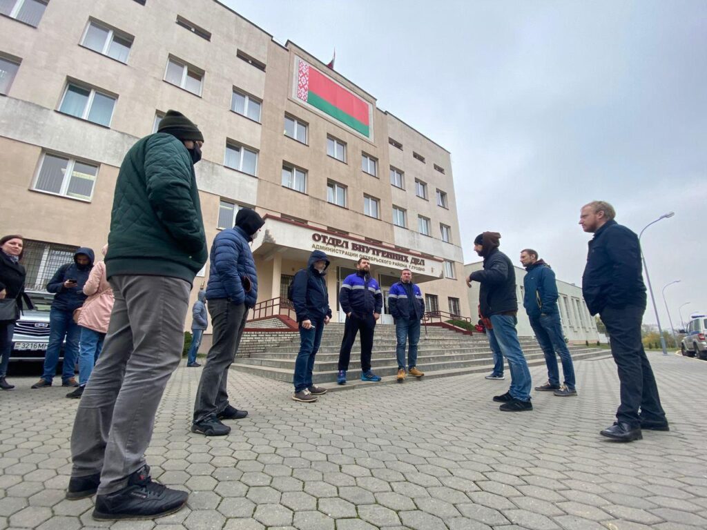 УВД: возле “Гродно Азот” задержали 32 человека, начали административный процесс