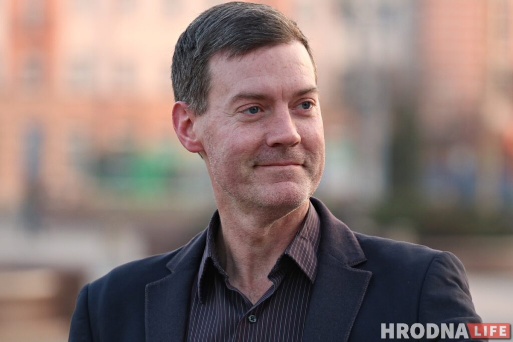 «У нас очень раскаленная ситуация в обществе». Американец из Гродно рассказал про выборы в США