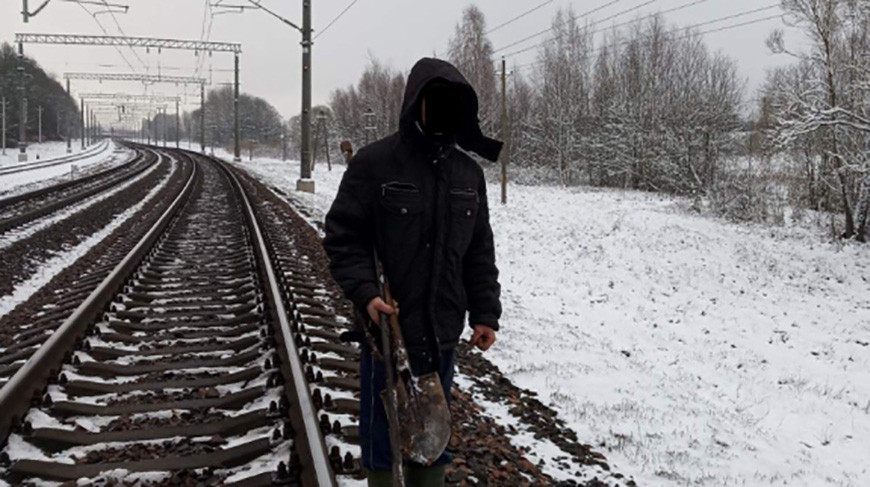 У Ашмянах затрымалі мужчыну, які пашкодзіў чыгуначнае палатно У Ашмянах затрымалі мужчыну, які пашкодзіў чыгуначнае палатно