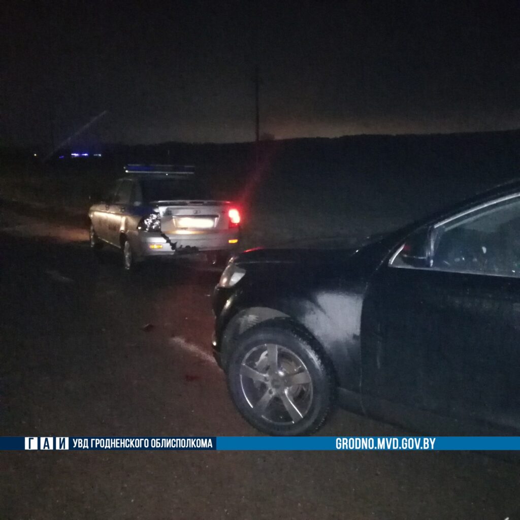 П'яны гродзенец наехаў на міліцэйскі аўтамабіль