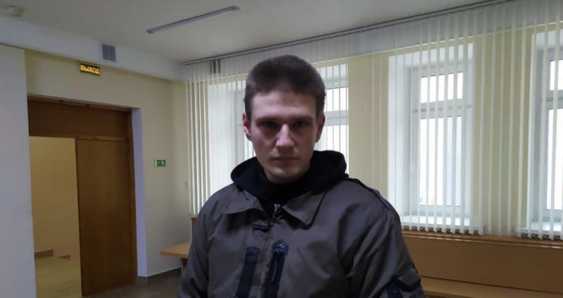 Усадили со спущенными штанами, угрожали вывезти в лес. Как задерживали гродненца, распылившего газ в ОМОНовца