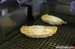 У Гродне зноў запрацавала "Чабурэчная" на Віленскай чебуречная виленская гродно 04