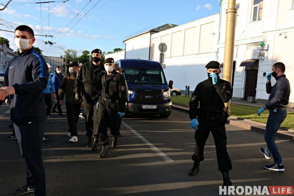 "Рыхтаваліся за год, згаварыліся са Статкевічам". Пракурор распавёў, што адбылося ў дзень затрымання Ціханоўскага ў Гродне "Рыхтаваліся за год, згаварыліся са Статкевічам". Пракурор распавёў, што адбылося ў дзень затрымання Ціханоўскага ў Гродне