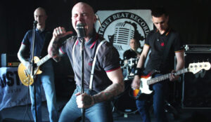 Ігар Банцэр падчас выступу са сваім гуртом Mister X. Фота: асабісты архіў Ігара