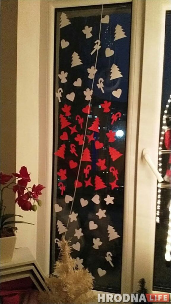 Гном с флажком провел одиночный пикет на подоконнике. Сейчас его владельца судят