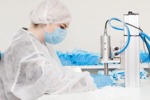 «Адшываем па 15 000 масак у дзень, 5% бясплатна перадаем медыкам». Гiсторыя беларускага брэнда адзення Nelva, якi не баiцца змен Nelva. Белорусский бренд женской одежды