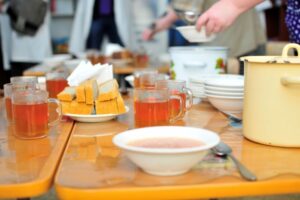 Шмат салодкага і "няправільны" посуд. Гродзенская санстанцыя праверыла школьныя сталовыя