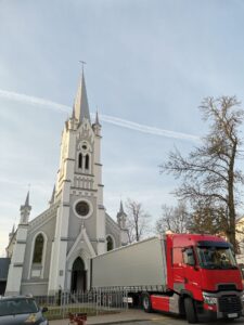 У Гродна прывезлі разны алтар для кірхі. Яму больш за 100 гадоў