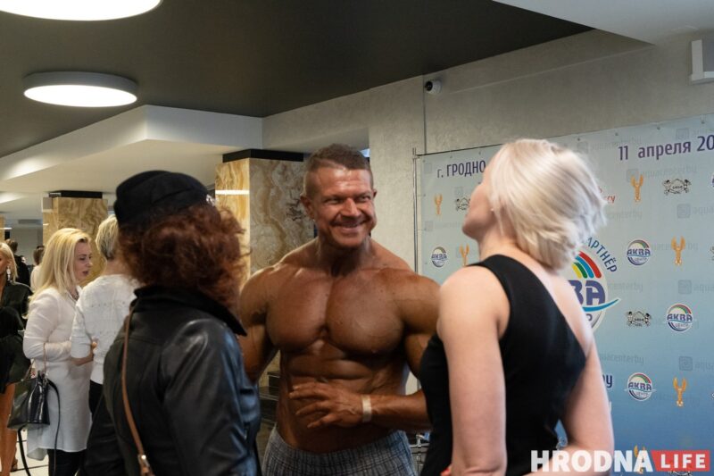 Напампаваныя, прыгожыя, упартыя. У Гродне выбралі пераможцаў 34-га чэмпіянату па бодыбілдынгу і фітнесу