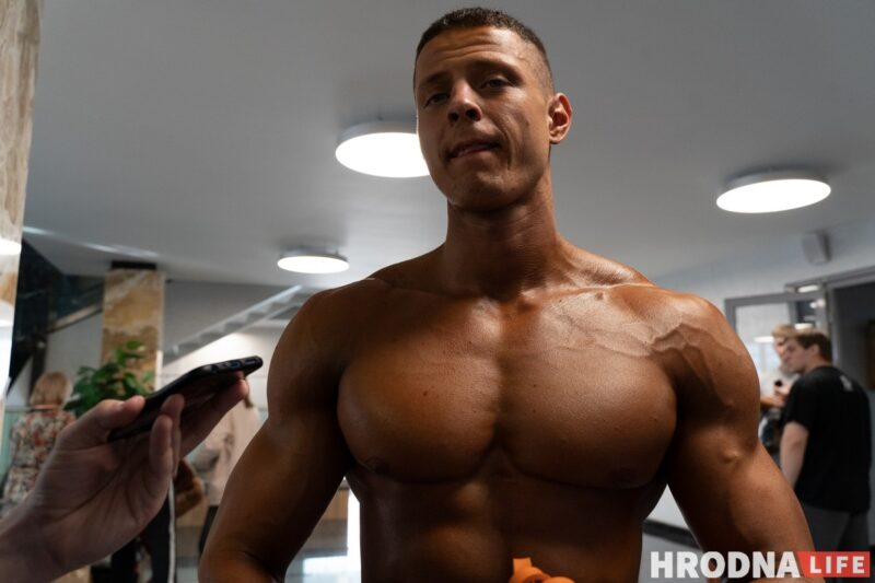 Напампаваныя, прыгожыя, упартыя. У Гродне выбралі пераможцаў 34-га чэмпіянату па бодыбілдынгу і фітнесу